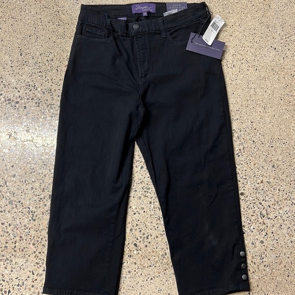 Not your daughters capri jeans.  women’s size 12. Black - Picture 3 of 5